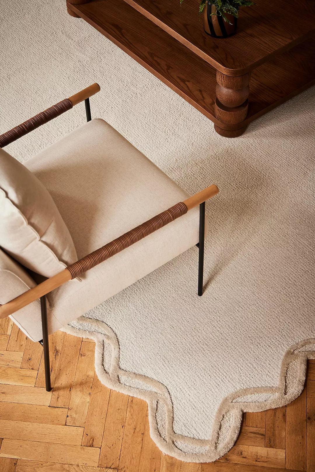 Elegants Hand Tufted Woollen Scalloped Border - Hand Tufted Wool Rug