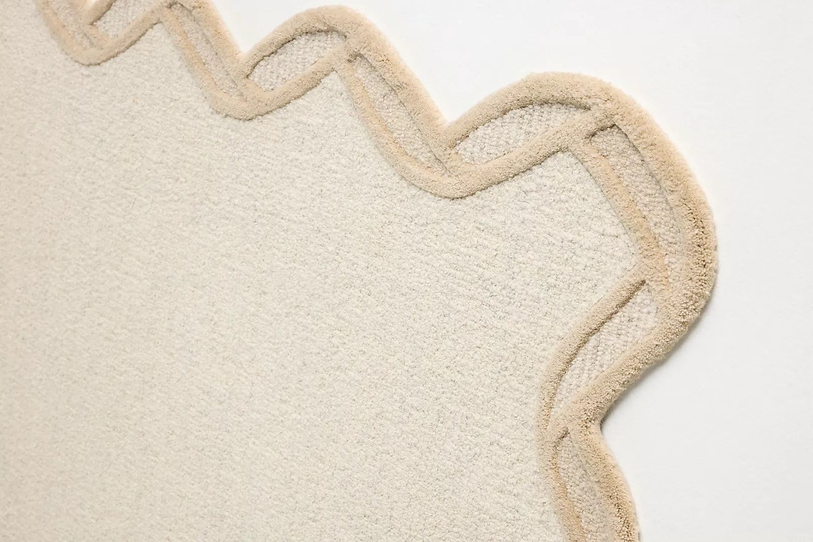 Hand Tufted Wool Scalloped Border | All Sizes Available - Hand Tufted Wool Rug