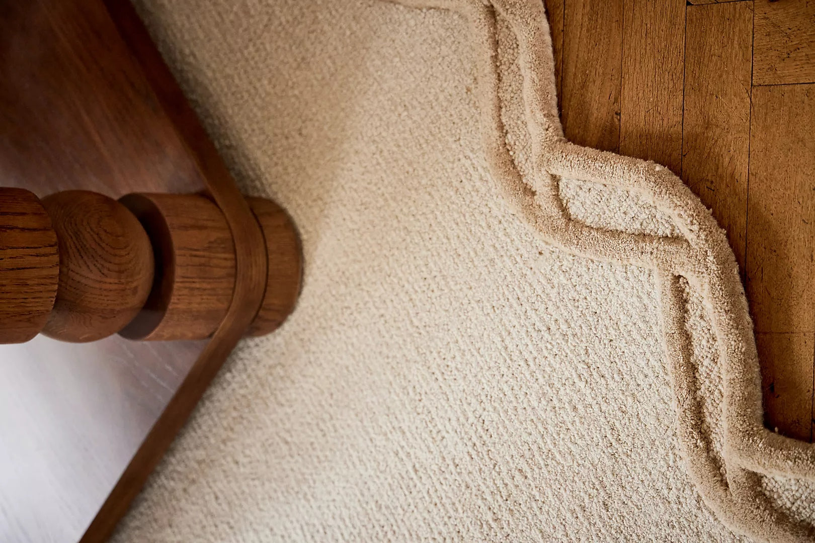 Hand Tufted Wool Scalloped Border | All Sizes Available - Hand Tufted Wool Rug