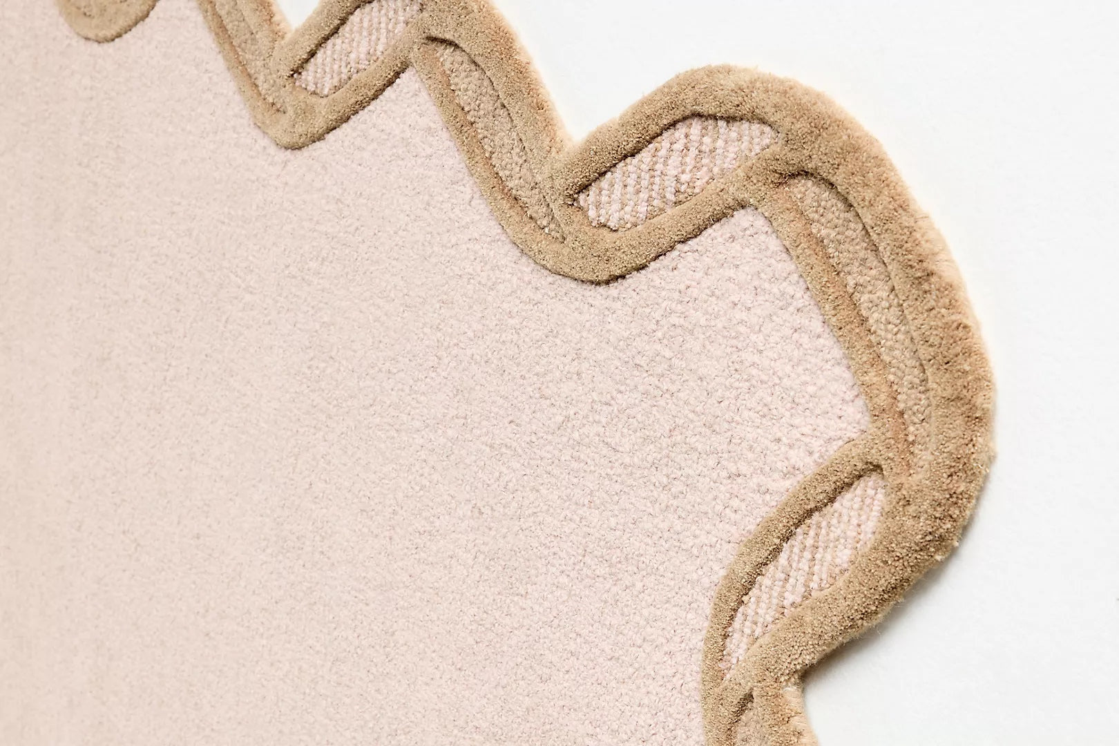 Hand Tufted Wool Scalloped Border | All Sizes Available - Hand Tufted Wool Rug