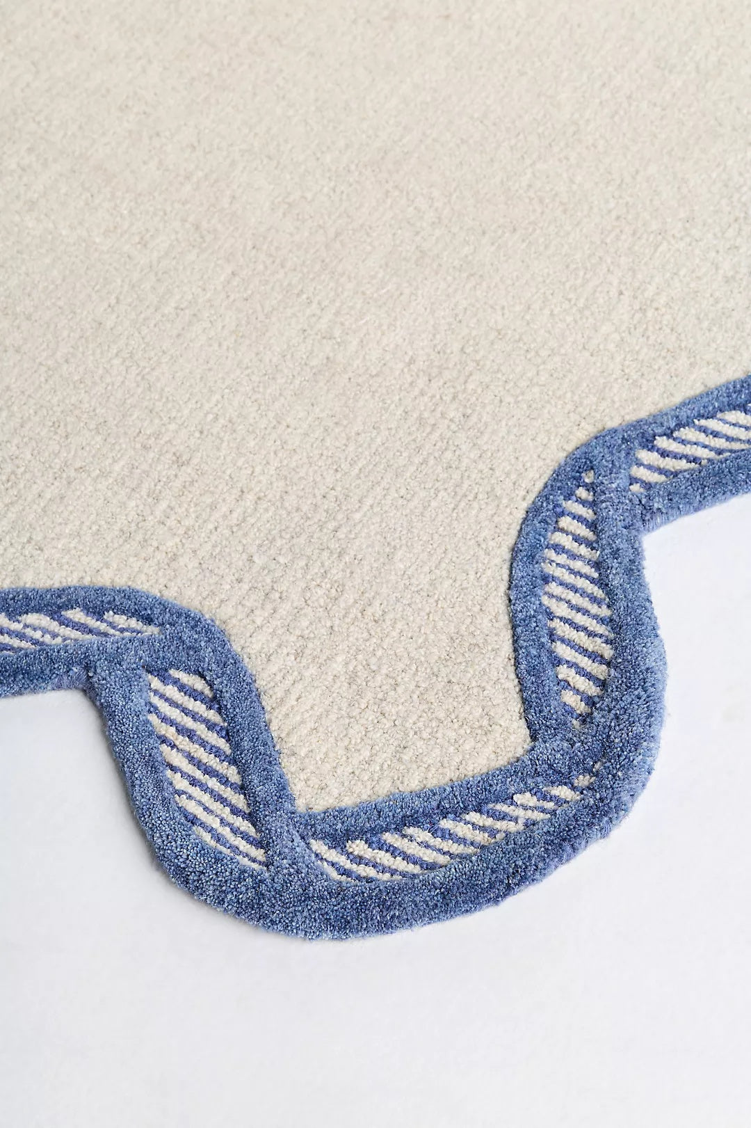 Hand Tufted Wool Scalloped Border | All Sizes Available - Hand Tufted Wool Rug