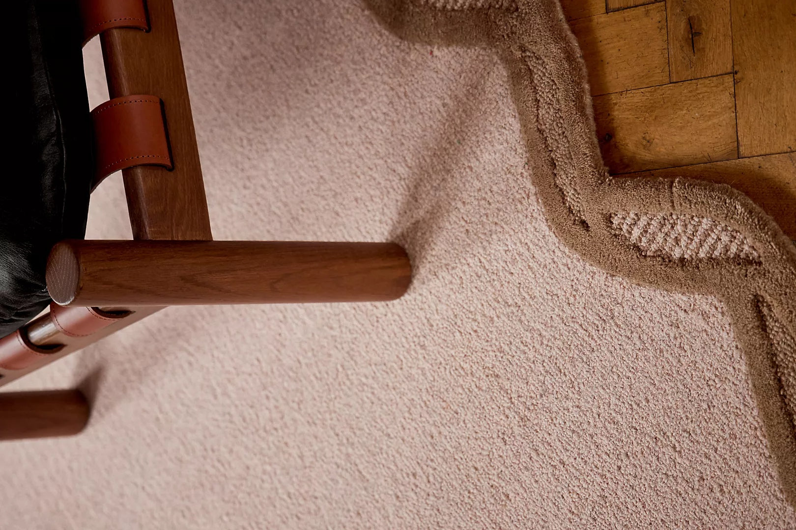 Hand Tufted Wool Scalloped Border | All Sizes Available - Hand Tufted Wool Rug
