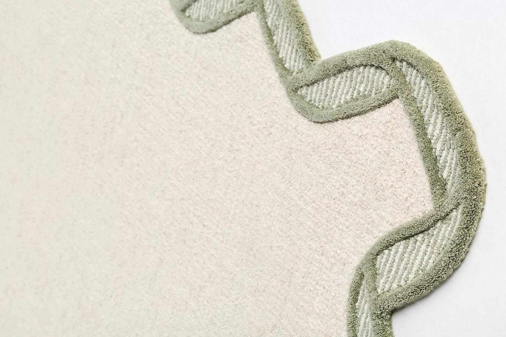 Hand Tufted Wool Scalloped Border | All Sizes Available - Hand Tufted Wool Rug