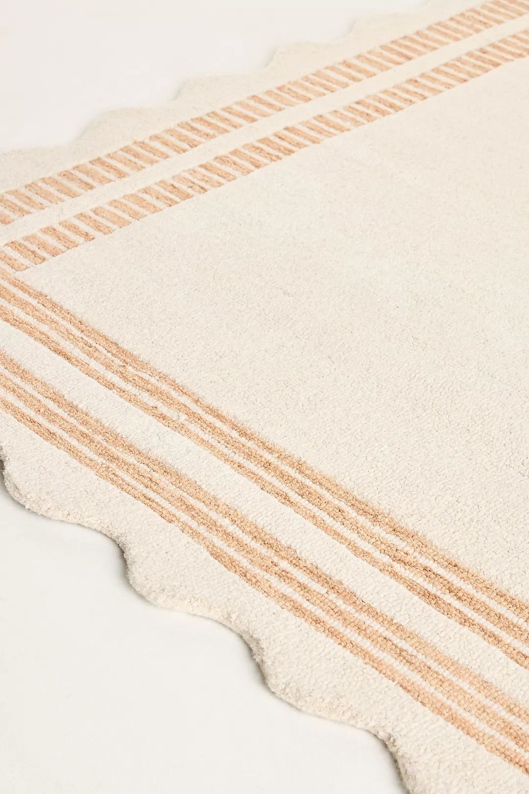 Elegants Hand Tufted Woollen Scalloped Scottie - Hand Tufted Wool Rug