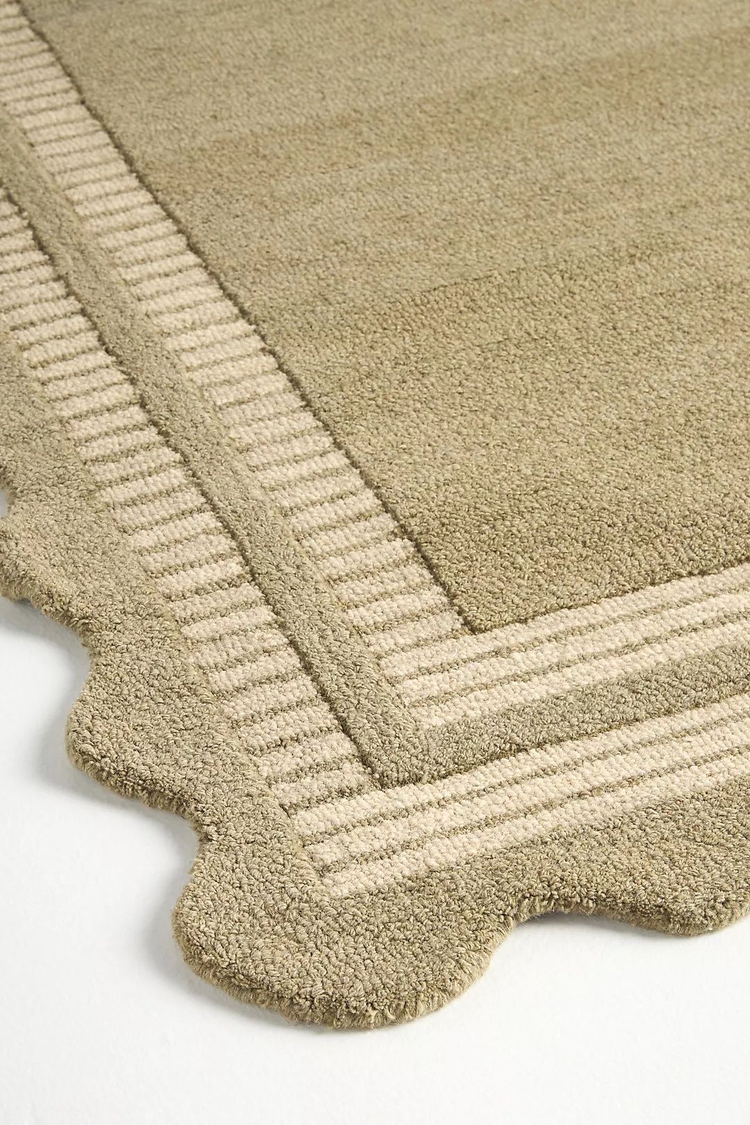 Elegants Hand Tufted Woollen Scalloped Scottie - Hand Tufted Wool Rug