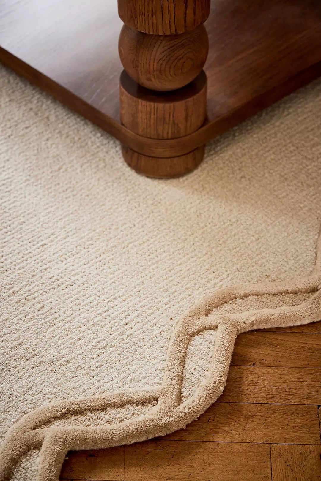 Elegants Hand Tufted Woollen Scalloped Border - Hand Tufted Wool Rug